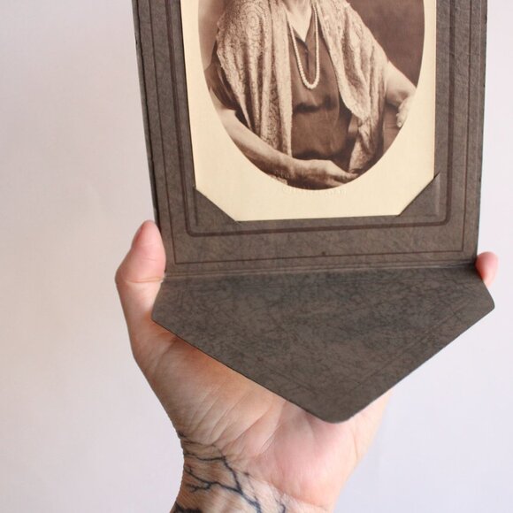 Vintage 1920s Photograph, Black And White Sepia Portrait Photo of A Lady, Woman - Picture 9 of 11